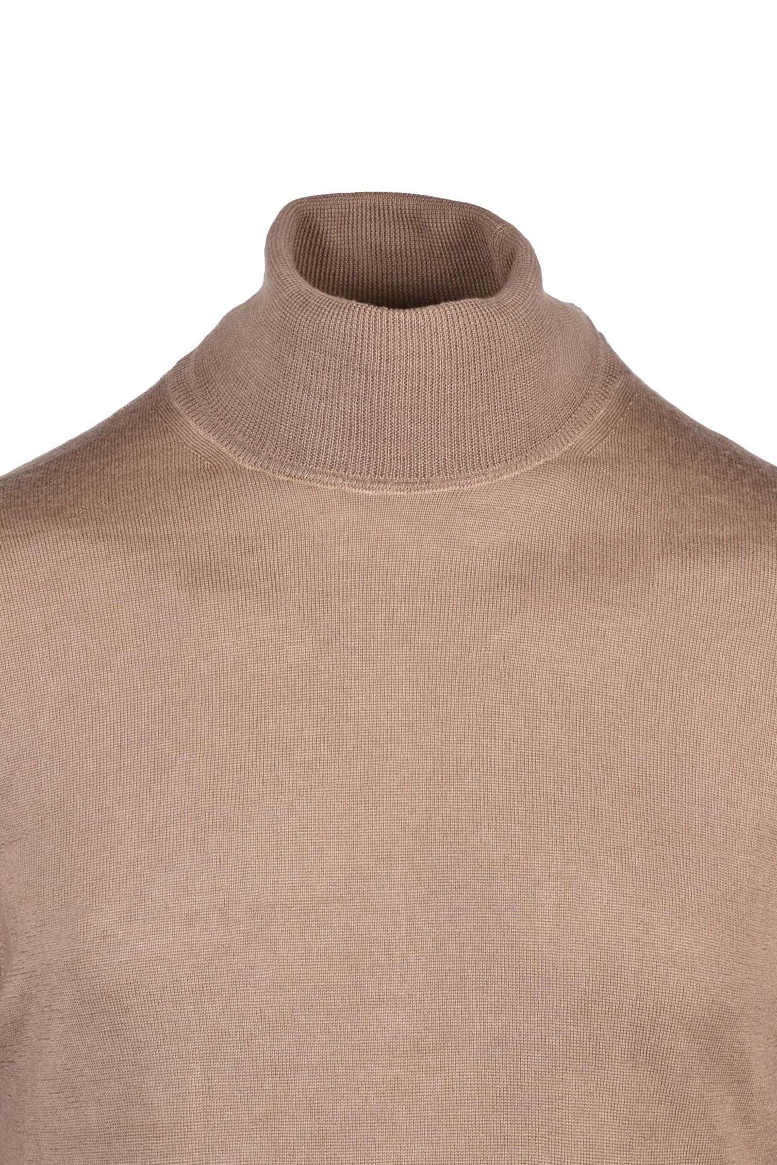 OUT/FIT - KNITWEAR AND SWEATSHIRTS