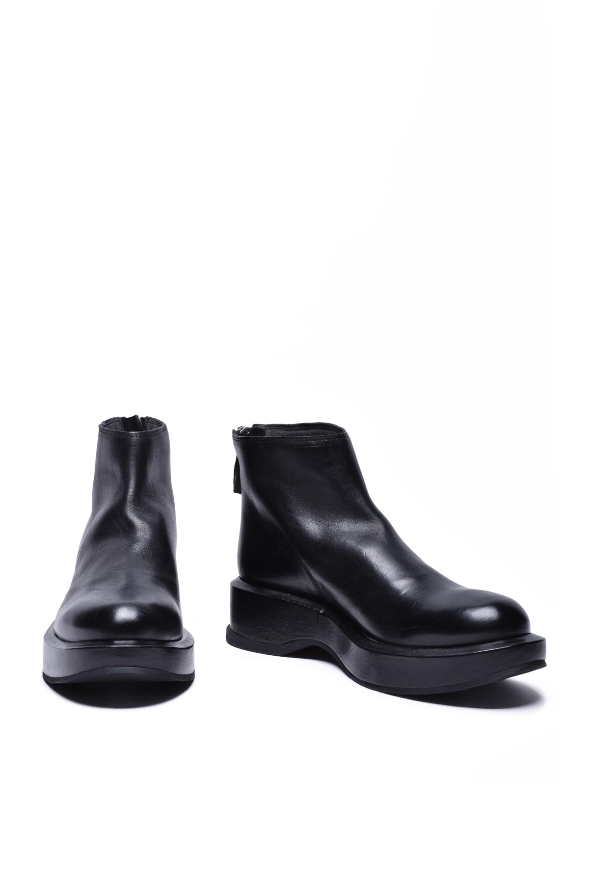 MOMA - SHOES