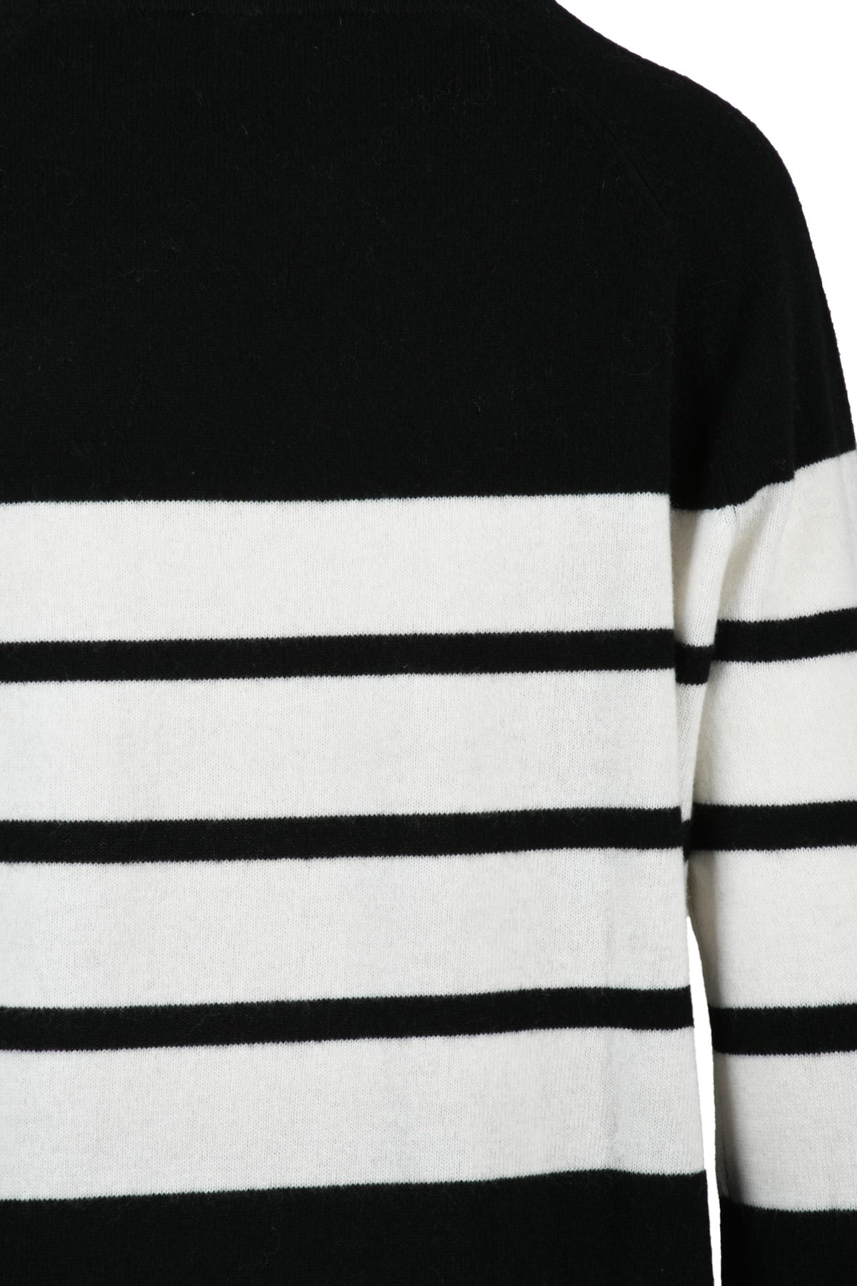 KAOS - KNITWEAR AND SWEATSHIRTS