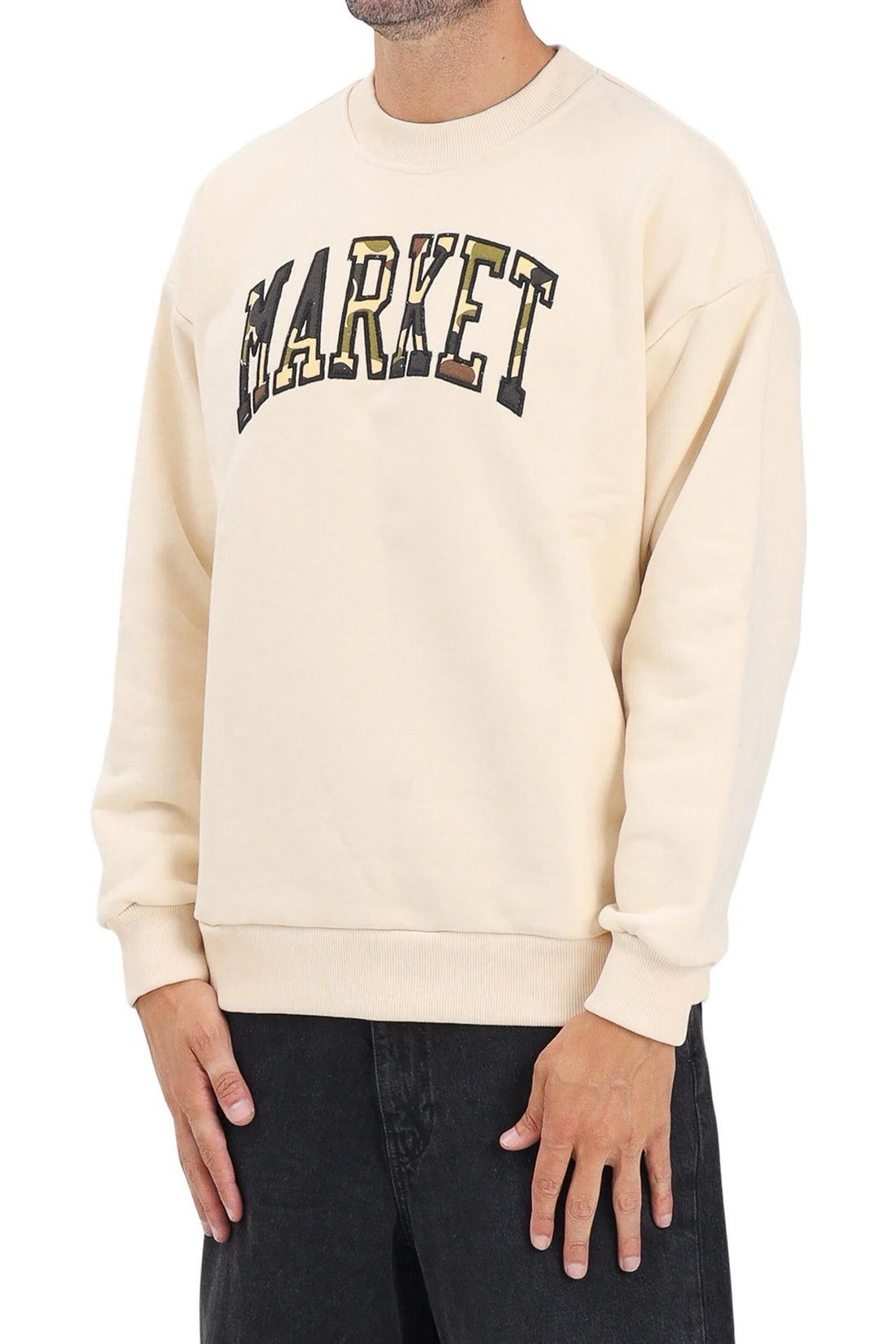 MARKET - KNITWEAR AND SWEATSHIRTS