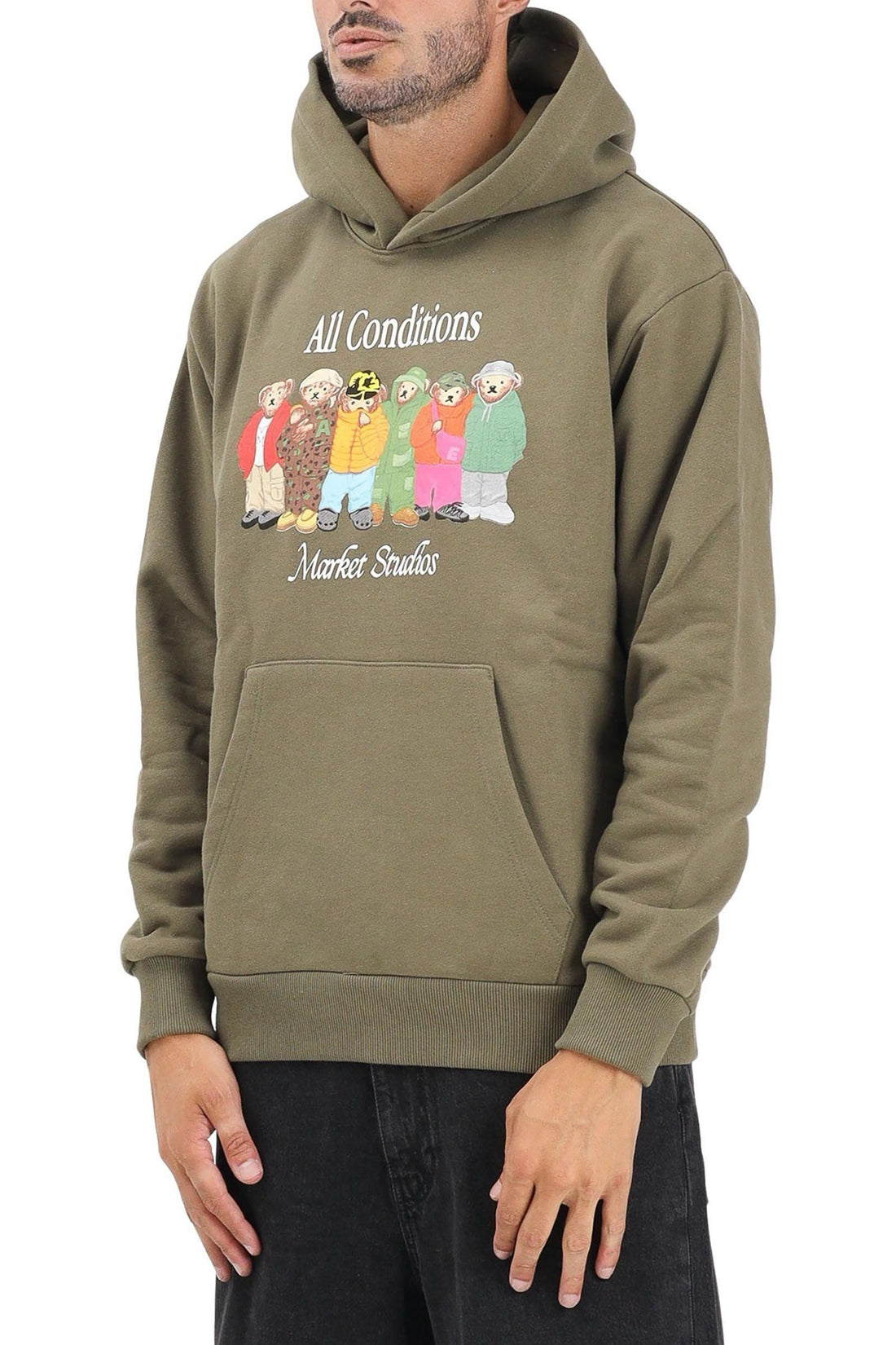 MARKET - KNITWEAR AND SWEATSHIRTS
